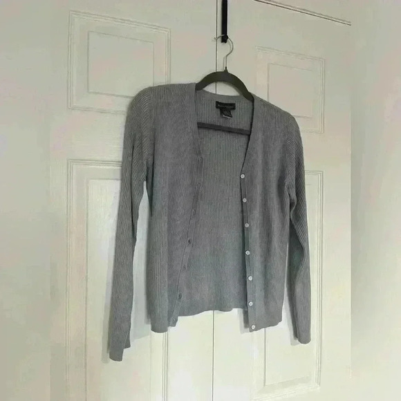NWOT banana Republic 100% silk cardigan, gray  size small - Picture 2 of 4